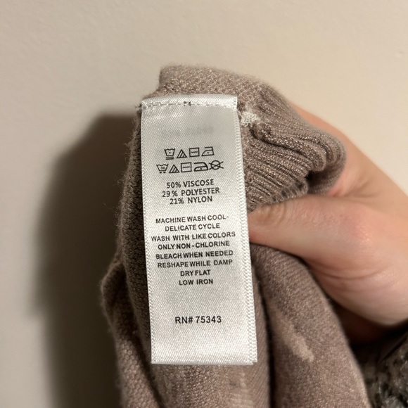 Cupcakes & Cashmere Sweater - Picture 4 of 4